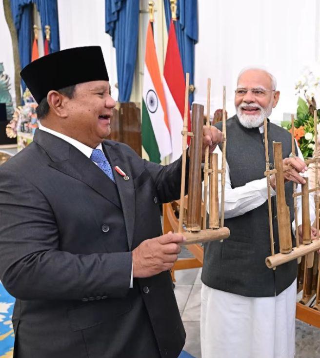 Oleh-Oleh Diplomasi dari Prabowo untuk PM Modi, Angklung Buatan Saung Angklung Udjo Warnai Kehangatan Pertemuan